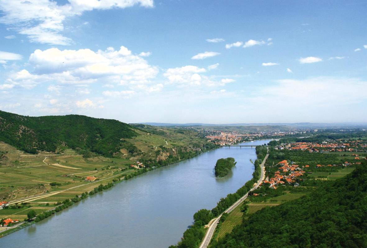Weingut Jakob`s Ruhezeit Mautern an der Donau Exterior foto