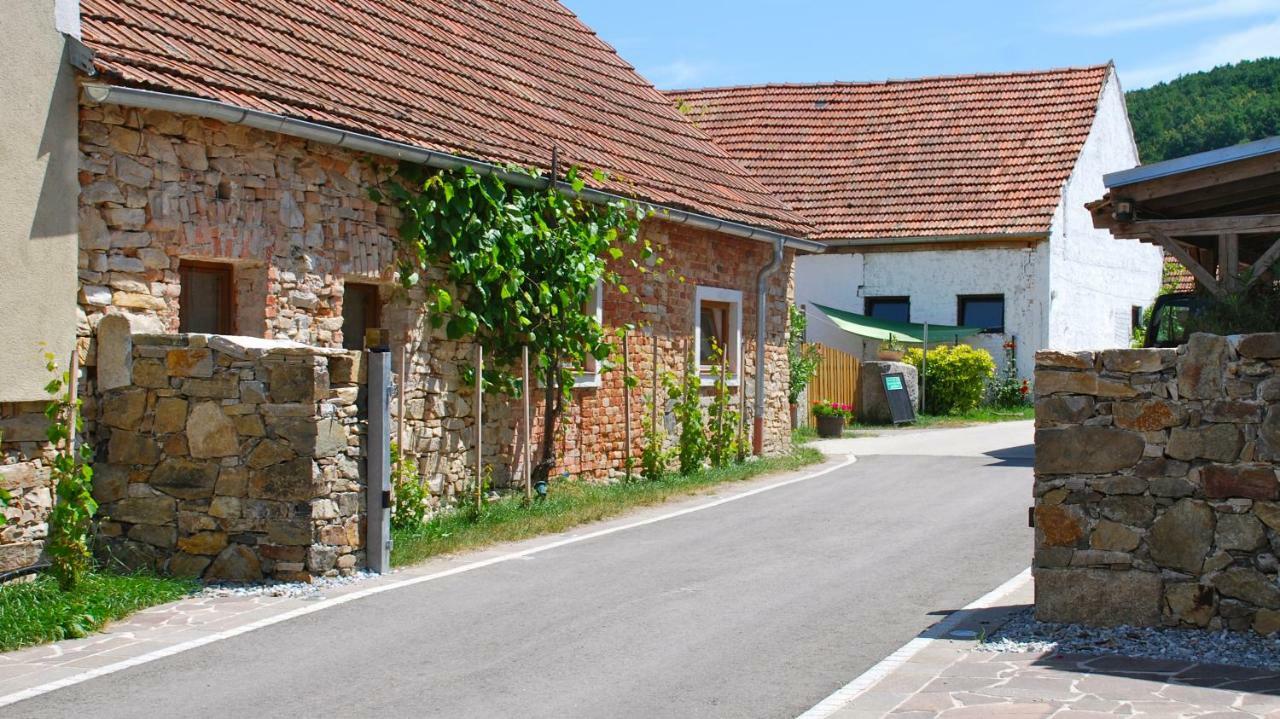 Weingut Jakob`s Ruhezeit Mautern an der Donau Exterior foto