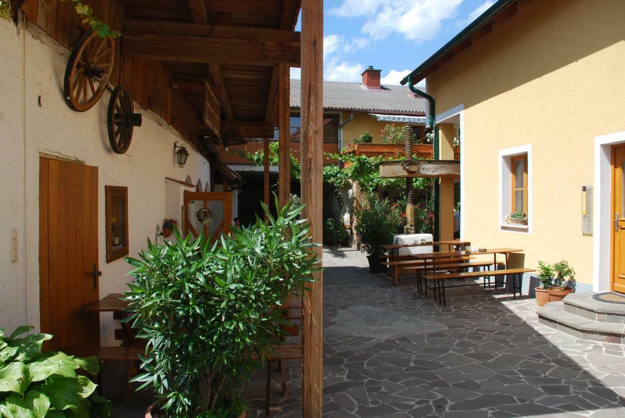 Weingut Jakob`s Ruhezeit Mautern an der Donau Exterior foto